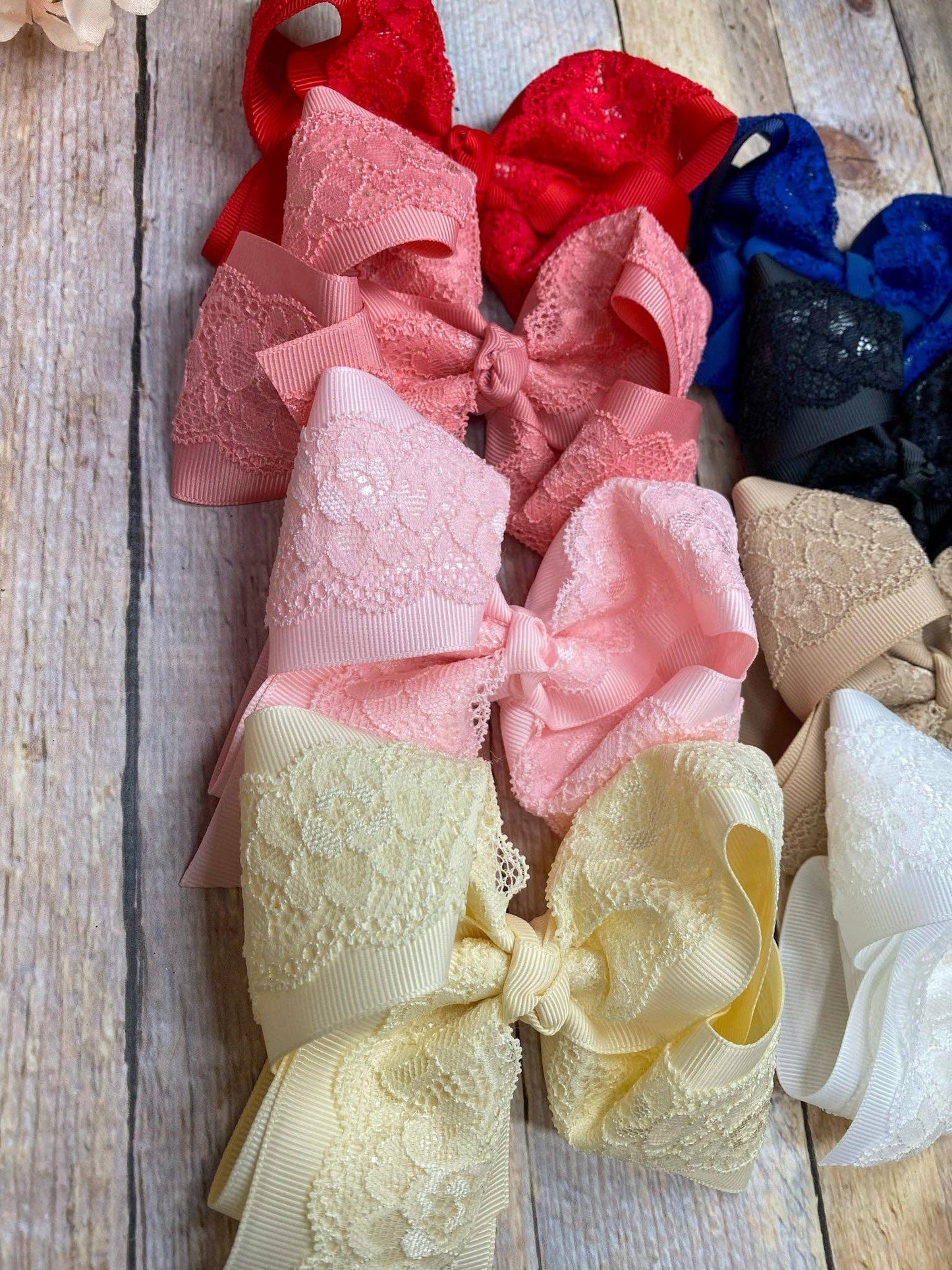 4.5" Chantilly Lace Classic Hair Bow