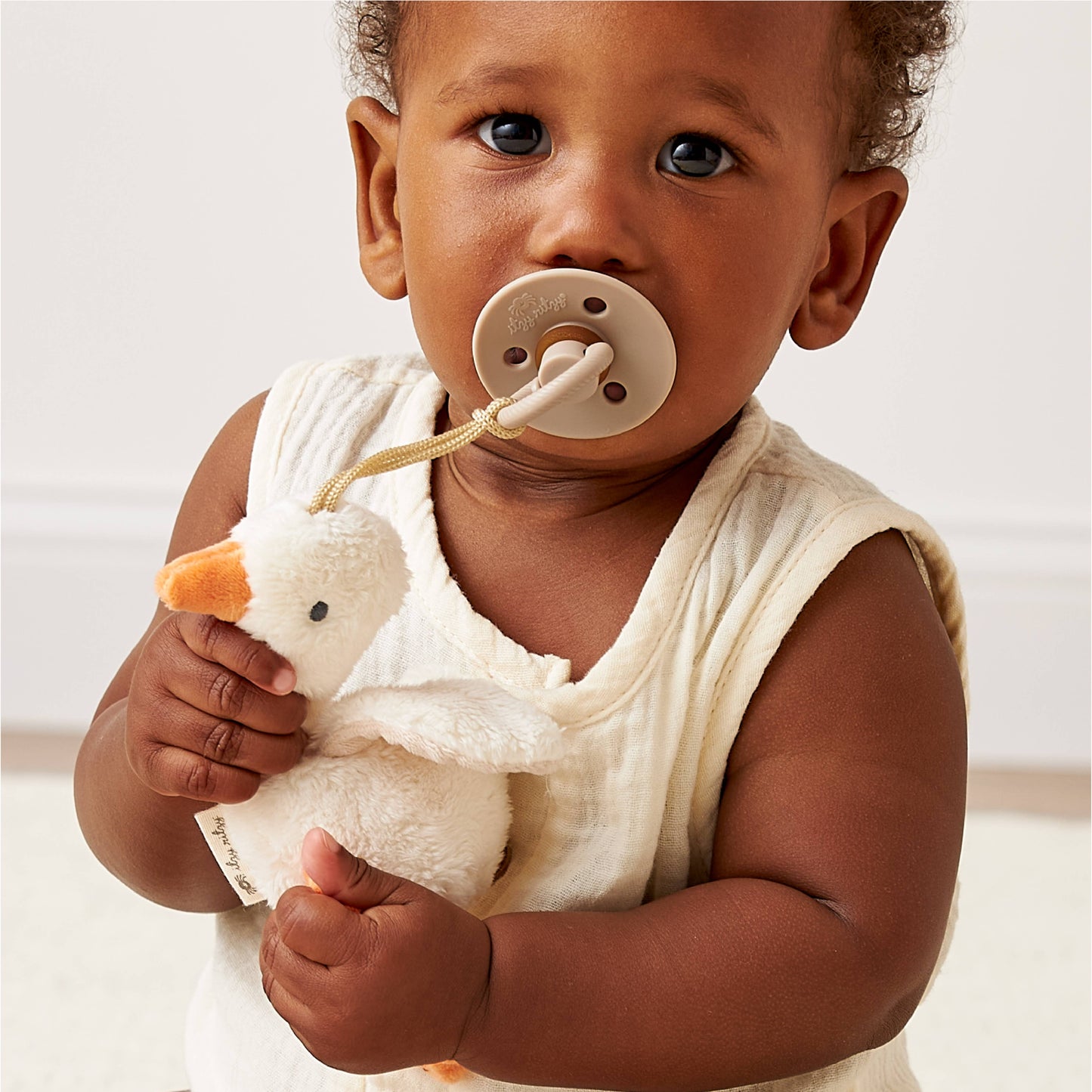 Itzy Ritzy | Bitzy Pal Natural Rubber Pacifier & Plush