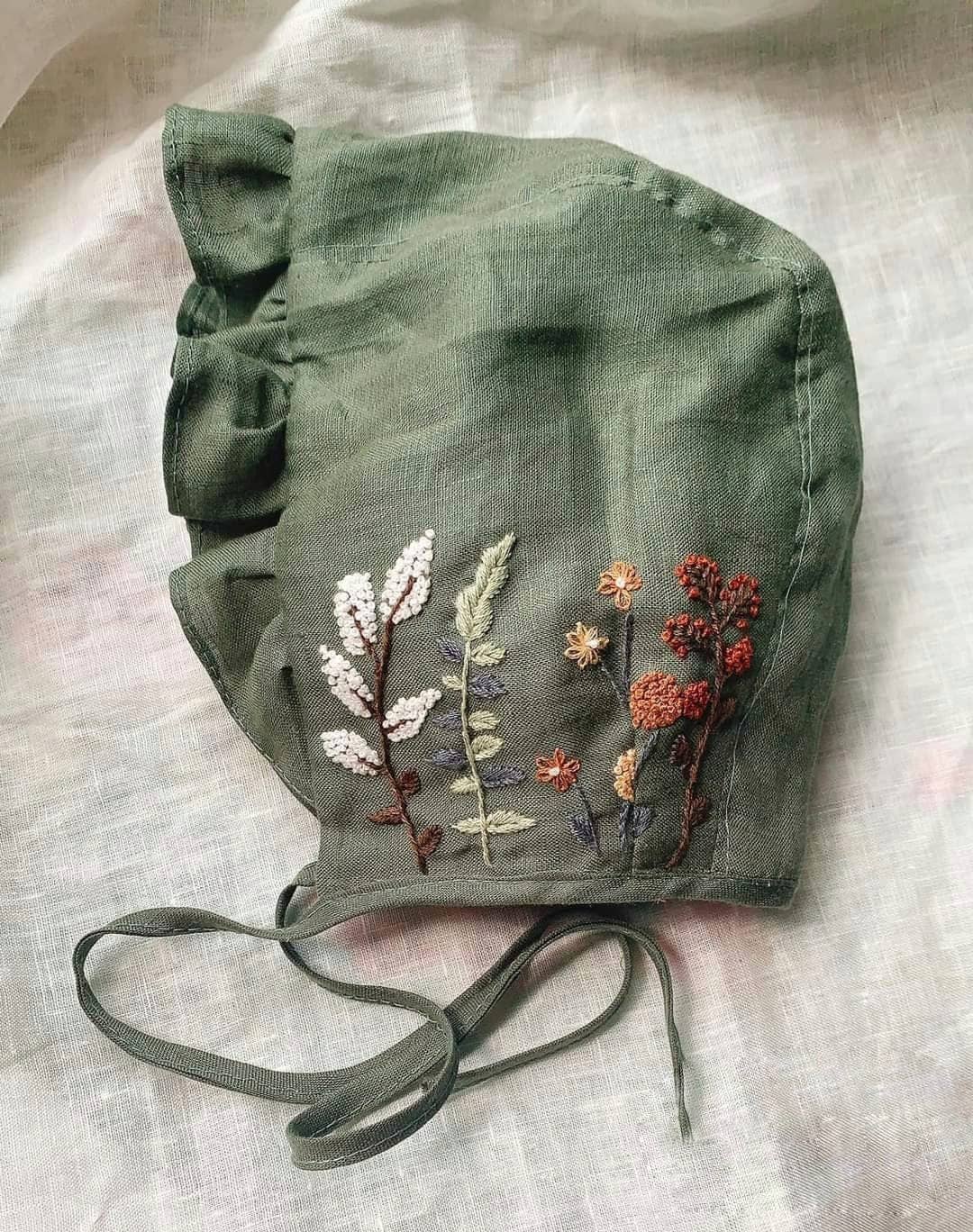 Embroidered Baby Sun Bonnet | Collection Vivian