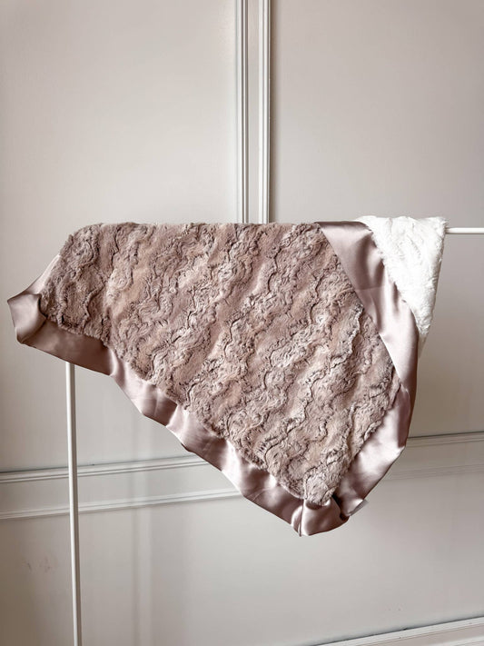 Rockin Royalty - Peter Rabbit | Luxe Cuddle Blanket