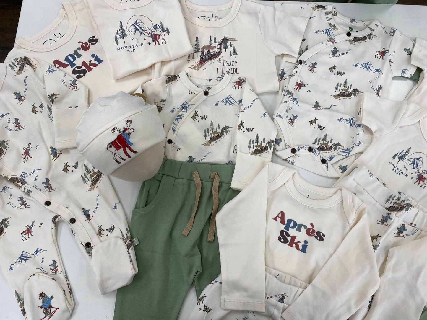 Baby organic cotton lounge pants | basil green