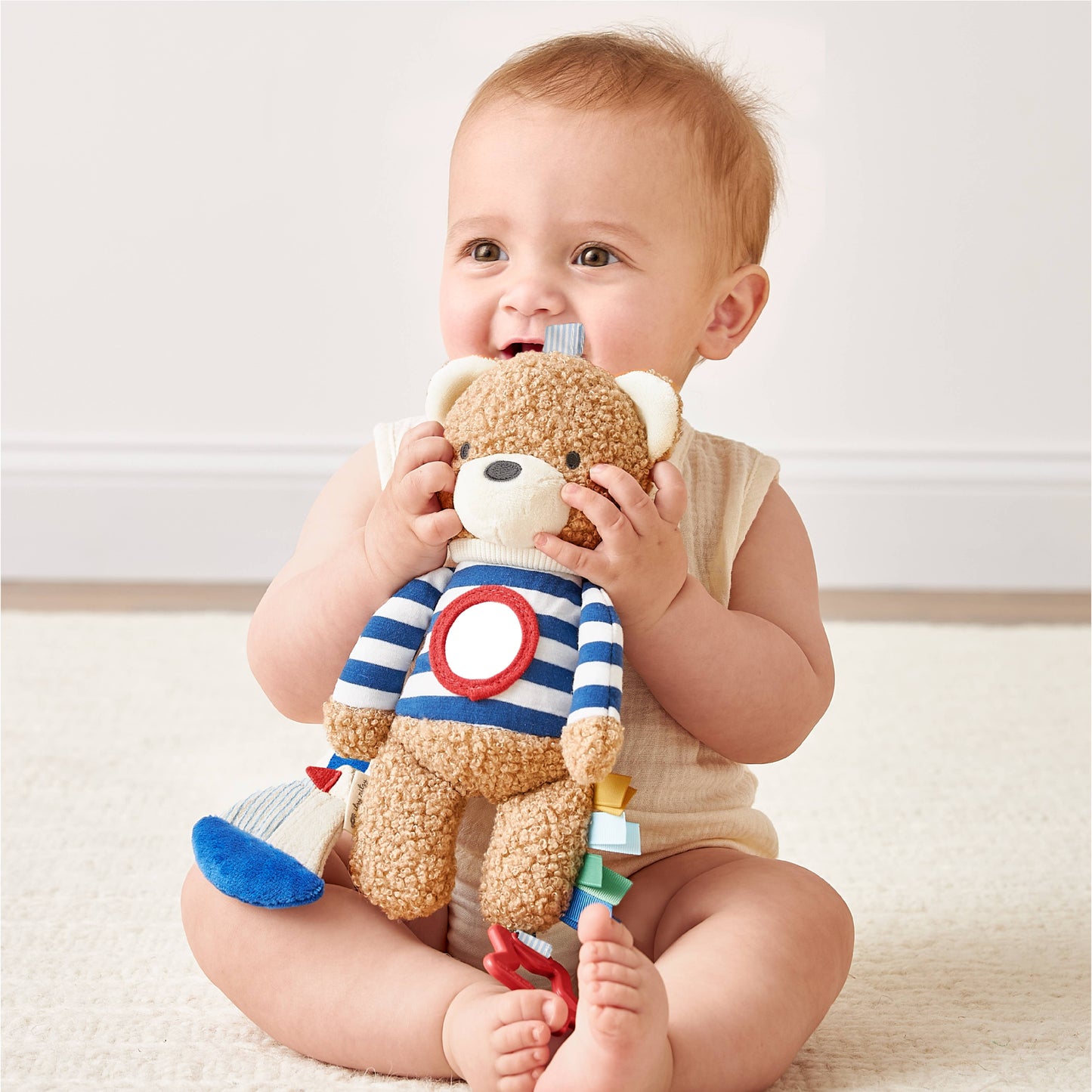 Itzy Ritzy | Bitzy Traveler™ Bear