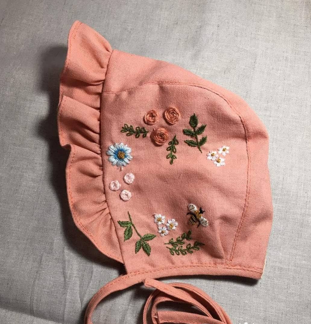 Embroidered Baby Sun Bonnet | Collection Vivian