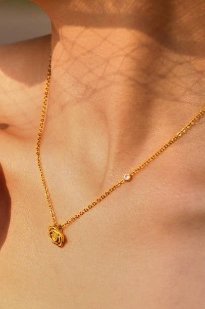 Flower Pendant Necklace