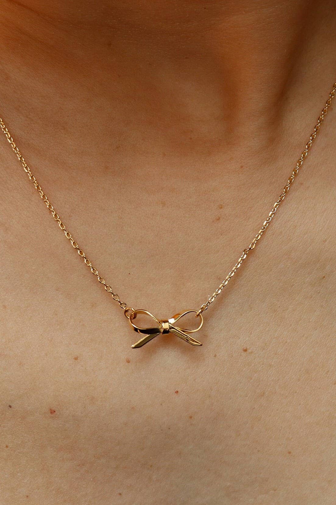 Bow Necklace